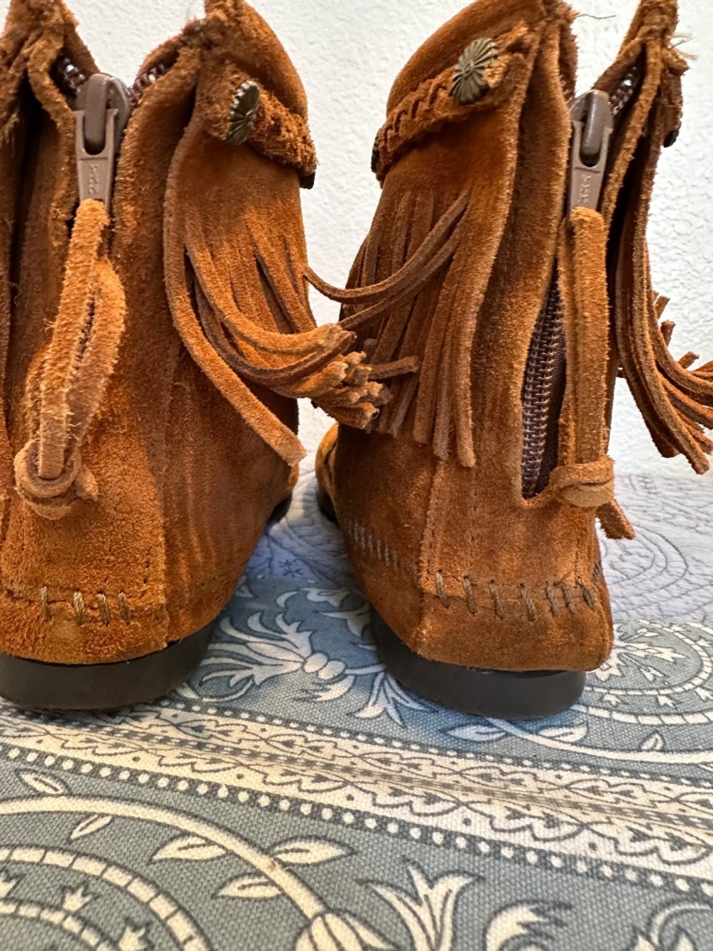 Minnetonka Fringe Bootie NWOT - Picture 7 of 11